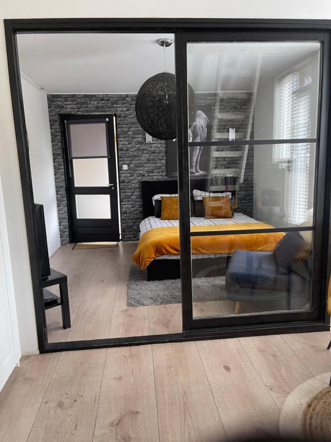 Gezellige Knusse Studio Met Bubbelbad Huizen Exterior foto
