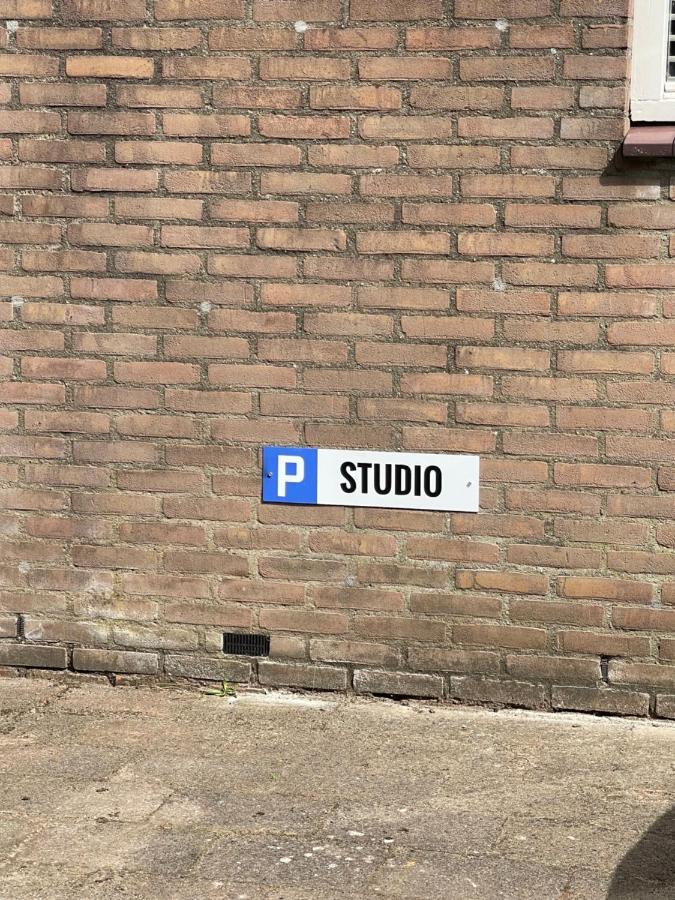 Gezellige Knusse Studio Met Bubbelbad Huizen Exterior foto